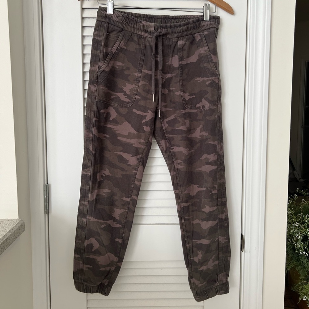 Women’s Athleta Farallon Jogger Pants Size 2P Petite Olive Camo Good Used Condi